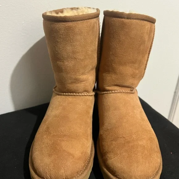 Women’s ugg boots - Picture 2 of 5